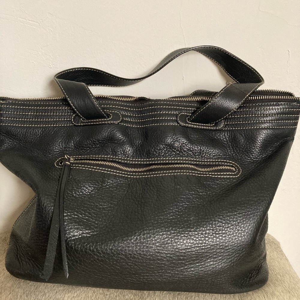 Leather shoulder bag. Reversible